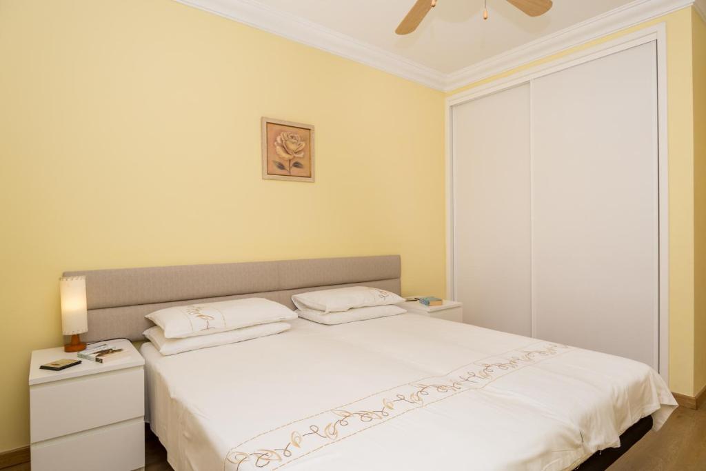 Tennis Park 7A room 1